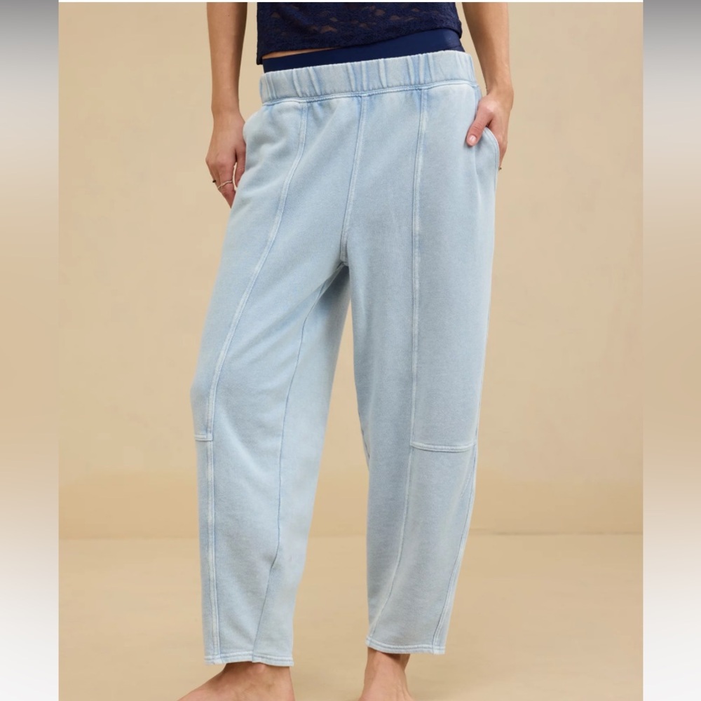 NWT Aerie Seams Right Barrel Leg Sweatpants